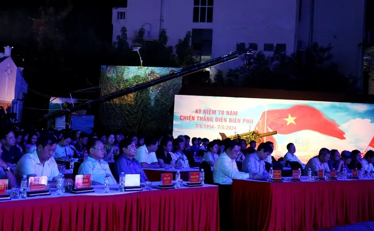 Điện Biên: Tổng duyệt cầu truyền hình “Dưới lá cờ Quyết thắng” - Ảnh 2. Điện Biên: Tổng duyệt cầu truyền hình “Dưới lá cờ Quyết thắng” - Ảnh 2.