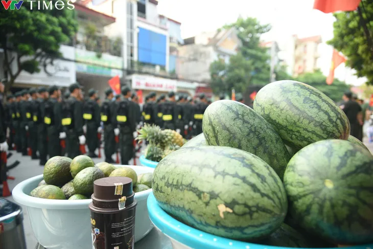 Người dân Điện Biên nô nức đến xem tổng duyệt Lễ kỷ niệm 70 năm Chiến thắng Điện Biên Phủ - Ảnh 11. Người dân Điện Biên nô nức đến xem tổng duyệt Lễ kỷ niệm 70 năm Chiến thắng Điện Biên Phủ - Ảnh 11.