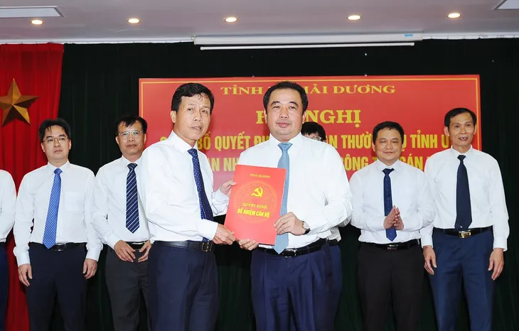Tỉnh Hải Dương điều động, bổ nhiệm 2 giám đốc Sở - Ảnh 1. Tỉnh Hải Dương điều động, bổ nhiệm 2 giám đốc Sở - Ảnh 1.