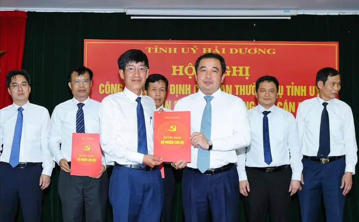 Tỉnh Hải Dương điều động, bổ nhiệm 2 giám đốc Sở - Ảnh 2. Tỉnh Hải Dương điều động, bổ nhiệm 2 giám đốc Sở - Ảnh 2.