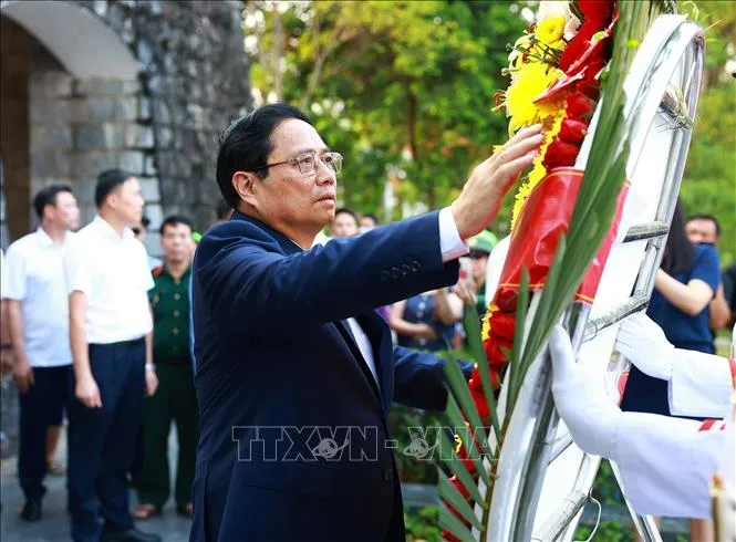 Thủ tướng Phạm Minh Chính dâng hương tại Nghĩa trang Liệt sĩ Quốc gia A1 - Ảnh 2. Thủ tướng Phạm Minh Chính dâng hương tại Nghĩa trang Liệt sĩ Quốc gia A1 - Ảnh 2.