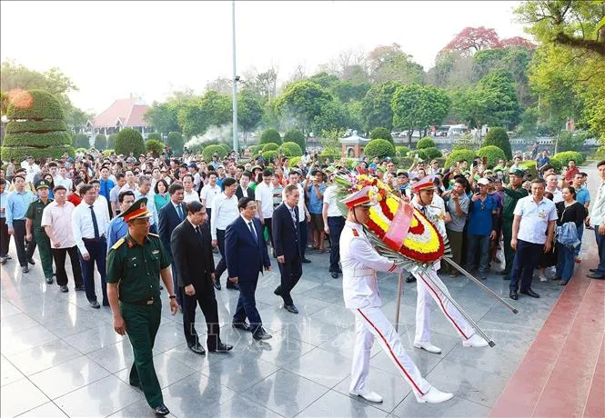 Thủ tướng Phạm Minh Chính dâng hương tại Nghĩa trang Liệt sĩ Quốc gia A1 - Ảnh 1. Thủ tướng Phạm Minh Chính dâng hương tại Nghĩa trang Liệt sĩ Quốc gia A1 - Ảnh 1.