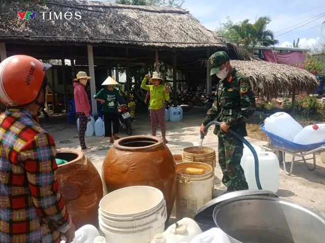 Kiên Giang tiếp tục hỗ trợ gần 50m3 nước sinh hoạt cho người dân vùng biên giới - Ảnh 3. Kiên Giang tiếp tục hỗ trợ gần 50m3 nước sinh hoạt cho người dân vùng biên giới - Ảnh 3.