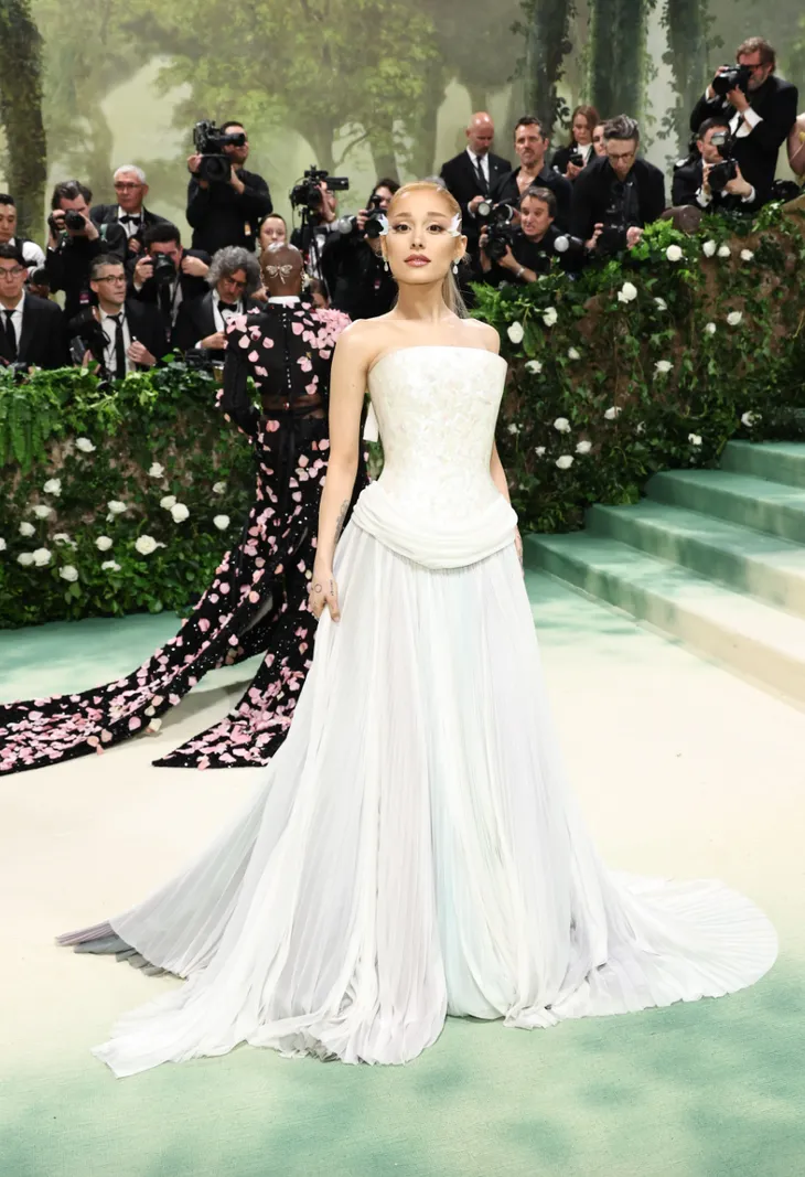 Dàn sao khoe sắc tại khu vườn thời gian Met Gala 2024 - Ảnh 4. Dàn sao khoe sắc tại khu vườn thời gian Met Gala 2024 - Ảnh 4.