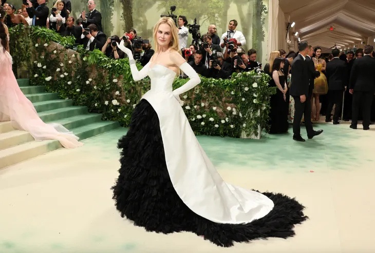 Dàn sao khoe sắc tại khu vườn thời gian Met Gala 2024 - Ảnh 15. Dàn sao khoe sắc tại khu vườn thời gian Met Gala 2024 - Ảnh 15.