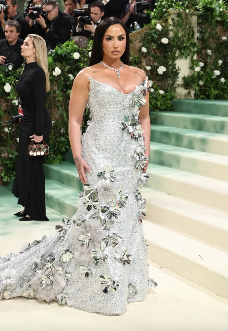 Dàn sao khoe sắc tại khu vườn thời gian Met Gala 2024 - Ảnh 16. Dàn sao khoe sắc tại khu vườn thời gian Met Gala 2024 - Ảnh 16.