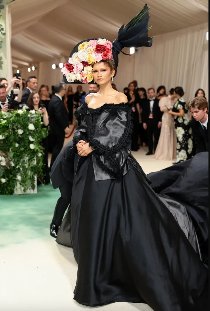 Dàn sao khoe sắc tại khu vườn thời gian Met Gala 2024 - Ảnh 9. Dàn sao khoe sắc tại khu vườn thời gian Met Gala 2024 - Ảnh 9.