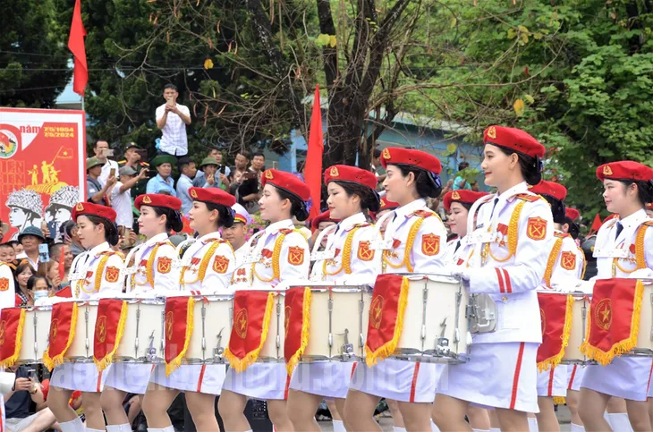 Điện Biên ngày 7/5: Tưng bừng, rộn ràng từng góc phố - Ảnh 5. Điện Biên ngày 7/5: Tưng bừng, rộn ràng từng góc phố - Ảnh 5.
