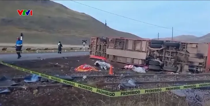 Xe bus bị lật ở Peru, 11 người thiệt mạng - Ảnh 1. Xe bus bị lật ở Peru, 11 người thiệt mạng - Ảnh 1.