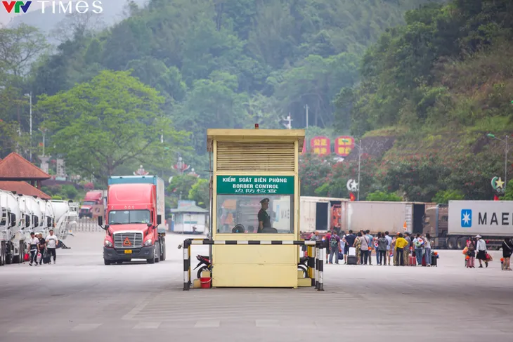 Nhộn nhịp hoạt động xuất nhập khẩu vùng biên mậu - Ảnh 10. Nhộn nhịp hoạt động xuất nhập khẩu vùng biên mậu - Ảnh 10.