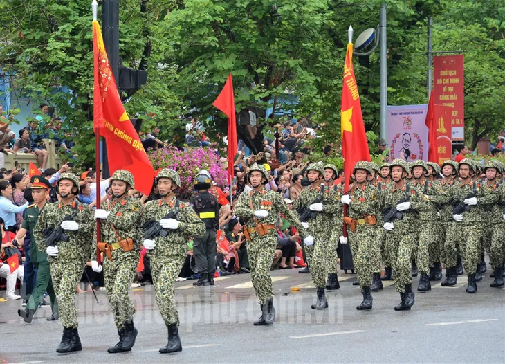 Điện Biên ngày 7/5: Tưng bừng, rộn ràng từng góc phố - Ảnh 8. Điện Biên ngày 7/5: Tưng bừng, rộn ràng từng góc phố - Ảnh 8.