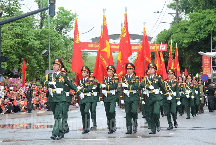 Điện Biên ngày 7/5: Tưng bừng, rộn ràng từng góc phố - Ảnh 9. Điện Biên ngày 7/5: Tưng bừng, rộn ràng từng góc phố - Ảnh 9.