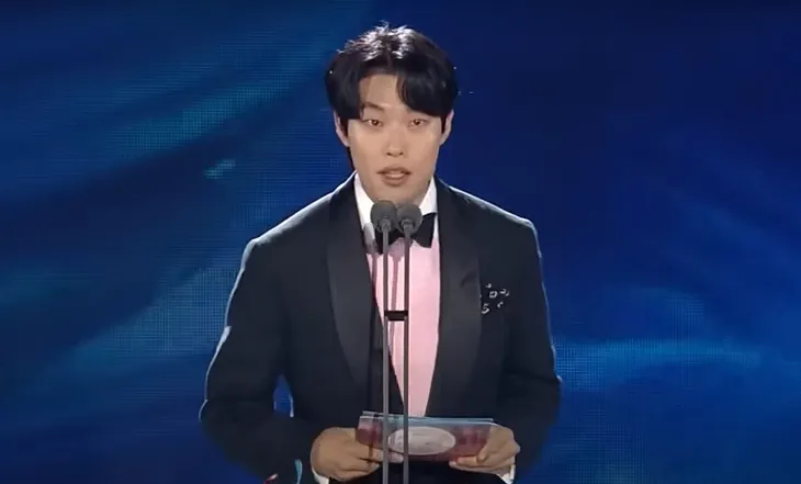 Song Joong Ki chạm mặt Song Hye Kyo tại Baeksang 2024 - Ảnh 6. Song Joong Ki chạm mặt Song Hye Kyo tại Baeksang 2024 - Ảnh 6.