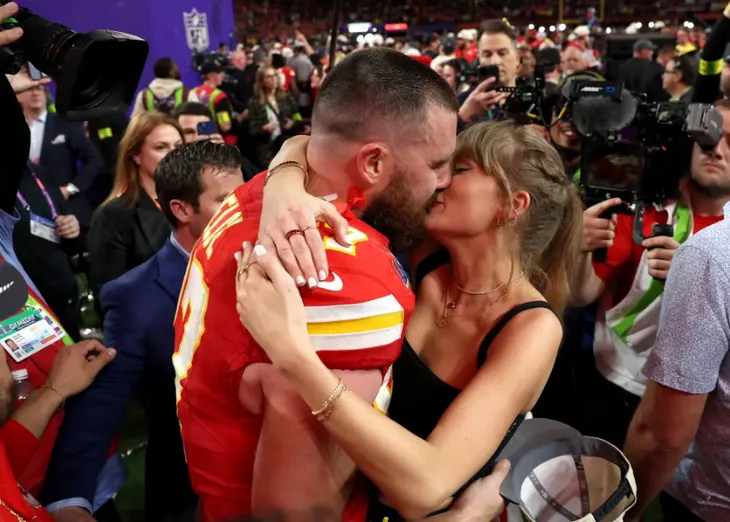 Bạn trai của Taylor Swift bị tố luôn say xỉn, sến và ngô nghê - Ảnh 2. Bạn trai của Taylor Swift bị tố luôn say xỉn, sến và ngô nghê - Ảnh 2.
