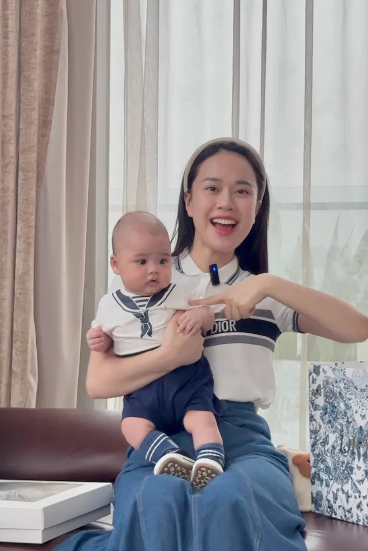 MC Mai Phương khoe dáng thon gọn sau sinh - Ảnh 2. MC Mai Phương khoe dáng thon gọn sau sinh - Ảnh 2.