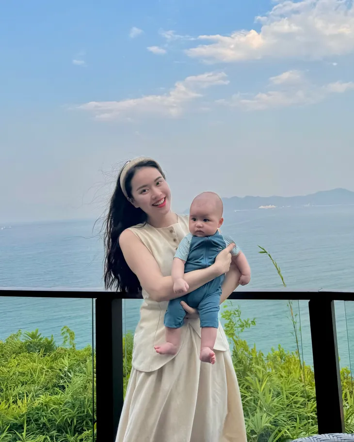 MC Mai Phương khoe dáng thon gọn sau sinh - Ảnh 3. MC Mai Phương khoe dáng thon gọn sau sinh - Ảnh 3.