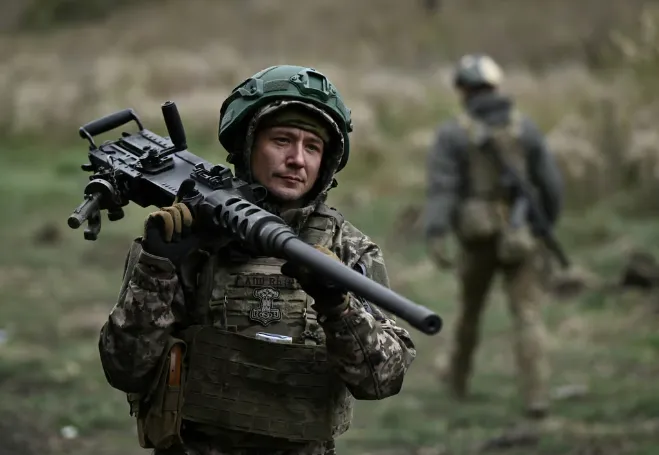 EU đồng ý trang bị vũ khí cho Ukraine bằng lợi nhuận từ tài sản của Nga - Ảnh 1. EU đồng ý trang bị vũ khí cho Ukraine bằng lợi nhuận từ tài sản của Nga - Ảnh 1.