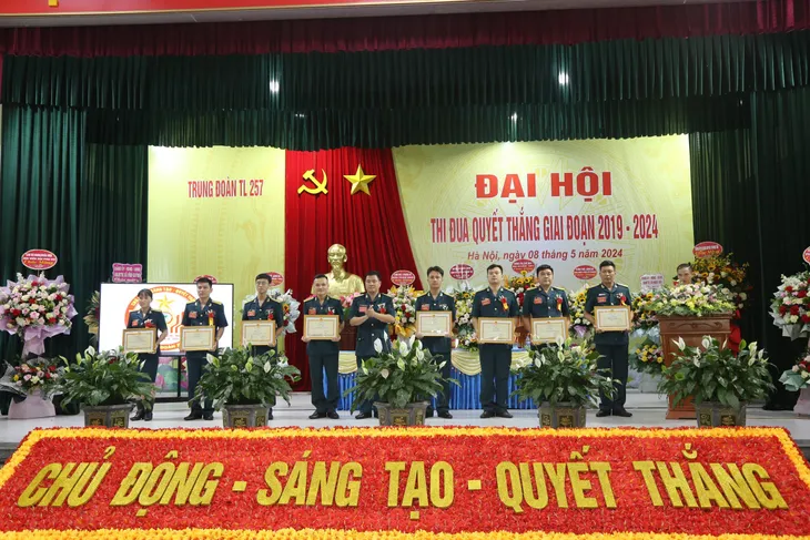 Tiếp tục đẩy mạnh phong trào thi đua quyết thắng trong Quân chủng Phòng không – Không quân - Ảnh 13.