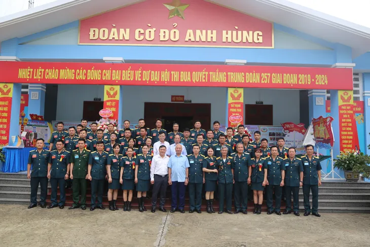 Tiếp tục đẩy mạnh phong trào thi đua quyết thắng trong Quân chủng Phòng không – Không quân - Ảnh 4.