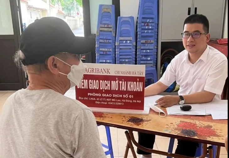 Đẩy mạnh chi trả lương hưu qua tài khoản - Ảnh 1. Đẩy mạnh chi trả lương hưu qua tài khoản - Ảnh 1.