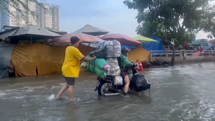 TP Hồ Chí Minh khởi công nhiều dự án chống ngập - Ảnh 1. TP Hồ Chí Minh khởi công nhiều dự án chống ngập - Ảnh 1.