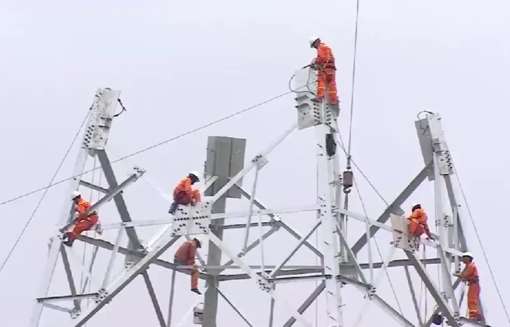 Tăng cường nhân lực thi công đường dây 500kV mạch 3 - Ảnh 1. Tăng cường nhân lực thi công đường dây 500kV mạch 3 - Ảnh 1.