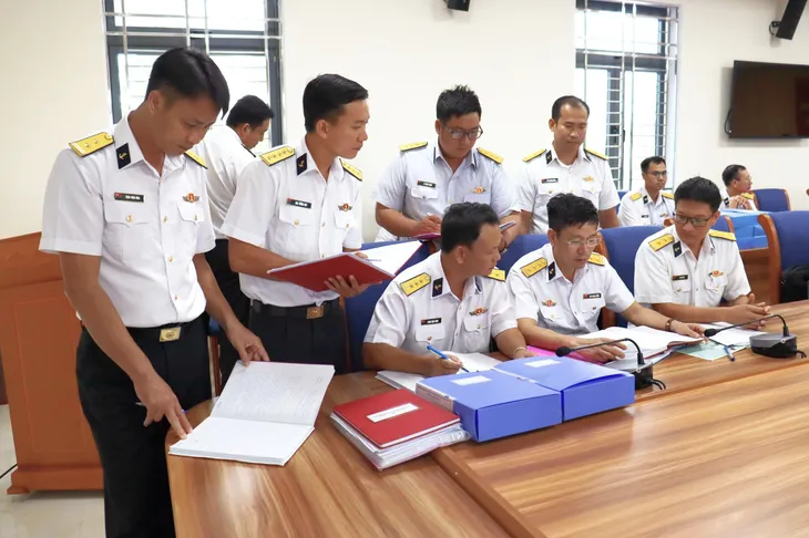 Quân chủng Hải quân kiểm tra, nắm tình hình các đơn vị thuộc Vùng 5 Hải quân - Ảnh 1. Quân chủng Hải quân kiểm tra, nắm tình hình các đơn vị thuộc Vùng 5 Hải quân - Ảnh 1.