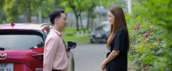 Mình yêu nhau, bình yên thôi - Tập 65: Quân thả thính chị gái cực phẩm - Ảnh 1. Mình yêu nhau, bình yên thôi - Tập 65: Quân thả thính chị gái cực phẩm - Ảnh 1.