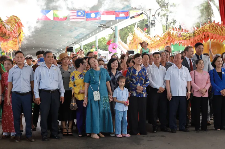 Khai mạc Lễ hội Trái cây Nam Bộ lần thứ 20 - Ảnh 2. Khai mạc Lễ hội Trái cây Nam Bộ lần thứ 20 - Ảnh 2.