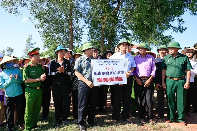 Thủ tướng thăm, tặng quà người có công và trẻ em, người khuyết tật tại Quảng Bình - Ảnh 6. Thủ tướng thăm, tặng quà người có công và trẻ em, người khuyết tật tại Quảng Bình - Ảnh 6.