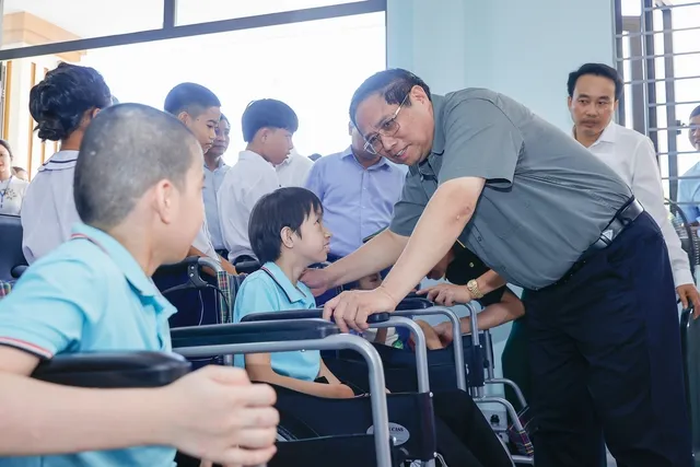 Thủ tướng thăm, tặng quà người có công và trẻ em, người khuyết tật tại Quảng Bình - Ảnh 3. Thủ tướng thăm, tặng quà người có công và trẻ em, người khuyết tật tại Quảng Bình - Ảnh 3.