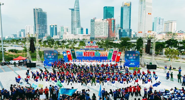 Cùng thắp lên ngọn lửa của tuổi trẻ - Ảnh 1. Cùng thắp lên ngọn lửa của tuổi trẻ - Ảnh 1.