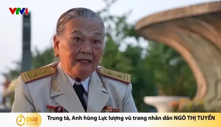 “Nữ anh hùng tải đạn” Ngô Thị Tuyển nặng 42 kg vác hòm đạn 98 kg - Ảnh 1. “Nữ anh hùng tải đạn” Ngô Thị Tuyển nặng 42 kg vác hòm đạn 98 kg - Ảnh 1.