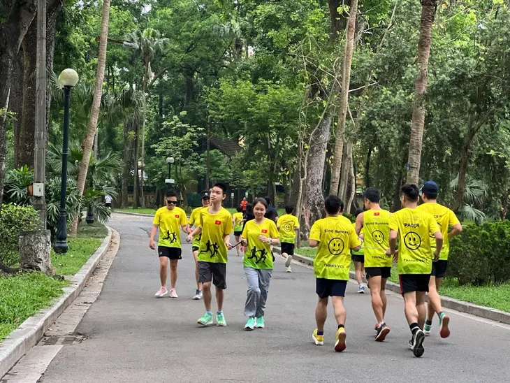 Lan tỏa phong trào chạy bộ rèn luyện sức khỏe đến cộng đồng người khiếm thị - Ảnh 4. Lan tỏa phong trào chạy bộ rèn luyện sức khỏe đến cộng đồng người khiếm thị - Ảnh 4.