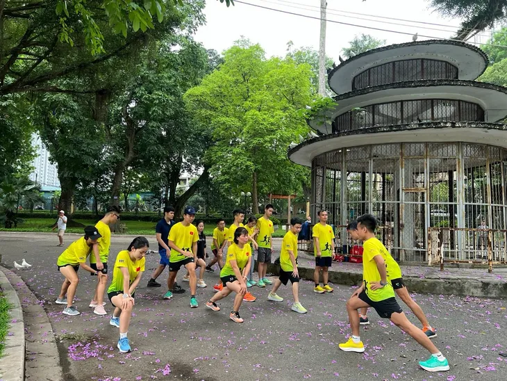 Lan tỏa phong trào chạy bộ rèn luyện sức khỏe đến cộng đồng người khiếm thị - Ảnh 1. Lan tỏa phong trào chạy bộ rèn luyện sức khỏe đến cộng đồng người khiếm thị - Ảnh 1.