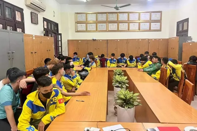 Công an TP Hà Nội nói về vụ 100 tài xế xe ôm công nghệ tụ tập gây rối - Ảnh 1. Công an TP Hà Nội nói về vụ 100 tài xế xe ôm công nghệ tụ tập gây rối - Ảnh 1.