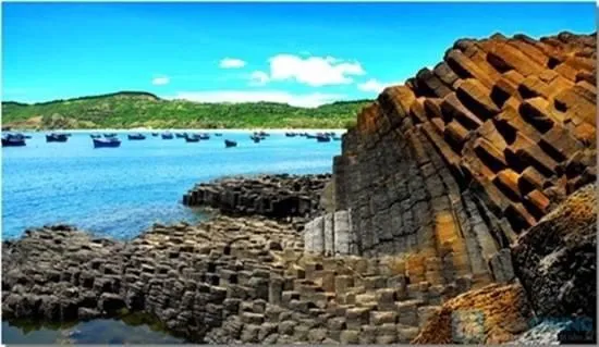 Kích cầu, thu hút khách du lịch nội địa và quốc tế đến Phú Yên - Ảnh 2. Kích cầu, thu hút khách du lịch nội địa và quốc tế đến Phú Yên - Ảnh 2.