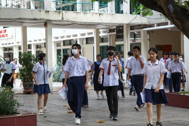 Nhiều thí sinh làm bài tốt môn Ngữ Văn kỳ thi tuyển sinh lớp 10 tại TP Hồ Chí Minh - Ảnh 2. Nhiều thí sinh làm bài tốt môn Ngữ Văn kỳ thi tuyển sinh lớp 10 tại TP Hồ Chí Minh - Ảnh 2.