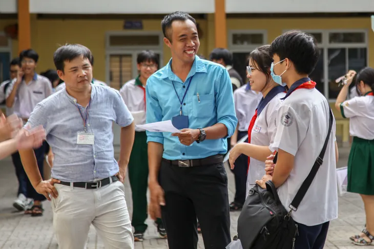 TP Hồ Chí Minh: Thí sinh hào hứng qua hai môn Ngữ Văn, Ngoại ngữ - Ảnh 2.