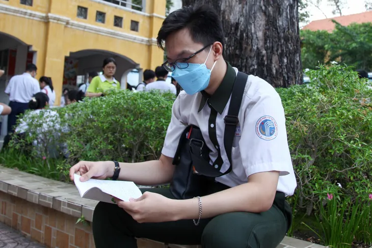Thi lớp 10 TP Hồ Chí Minh: Hơn 98.600 học sinh bước vào môn thi đầu tiên - Ảnh 5. Thi lớp 10 TP Hồ Chí Minh: Hơn 98.600 học sinh bước vào môn thi đầu tiên - Ảnh 5.