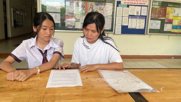 Nhiều thí sinh làm bài tốt môn Ngữ Văn kỳ thi tuyển sinh lớp 10 tại TP Hồ Chí Minh - Ảnh 8. Nhiều thí sinh làm bài tốt môn Ngữ Văn kỳ thi tuyển sinh lớp 10 tại TP Hồ Chí Minh - Ảnh 8.
