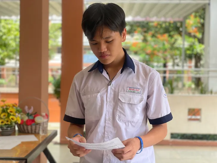 Nhiều thí sinh làm bài tốt môn Ngữ Văn kỳ thi tuyển sinh lớp 10 tại TP Hồ Chí Minh - Ảnh 10. Nhiều thí sinh làm bài tốt môn Ngữ Văn kỳ thi tuyển sinh lớp 10 tại TP Hồ Chí Minh - Ảnh 10.