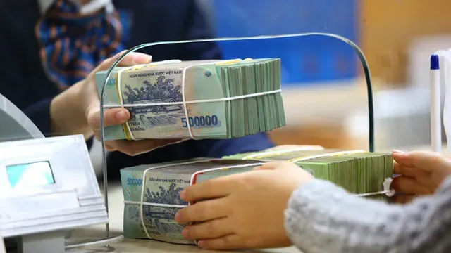 Lãi suất ngân hàng tiếp tục nhích tăng - Ảnh 1.