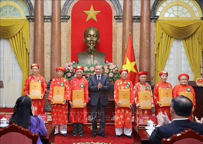 Chủ tịch nước Tô Lâm: Người cao tuổi luôn xứng danh là rường cột quốc gia - Ảnh 2. Chủ tịch nước Tô Lâm: Người cao tuổi luôn xứng danh là rường cột quốc gia - Ảnh 2.