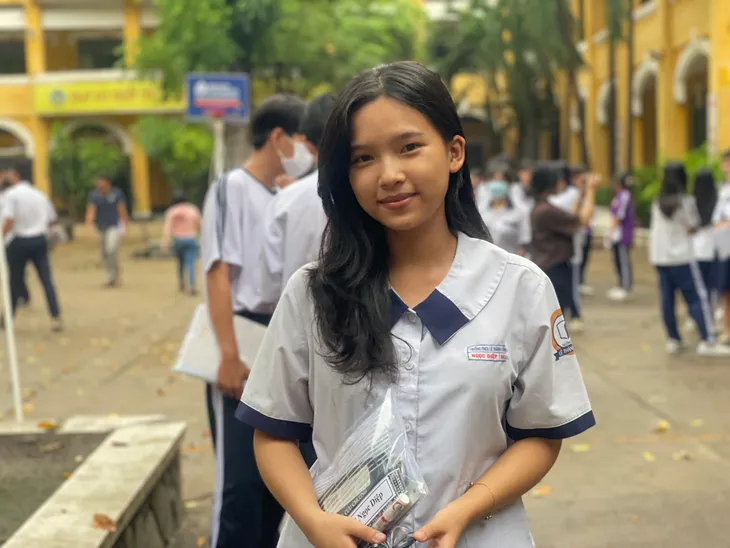 Thí sinh hoàn thành bài thi môn chuyên lớp 10 TP Hồ Chí Minh - Ảnh 5. Thí sinh hoàn thành bài thi môn chuyên lớp 10 TP Hồ Chí Minh - Ảnh 5.