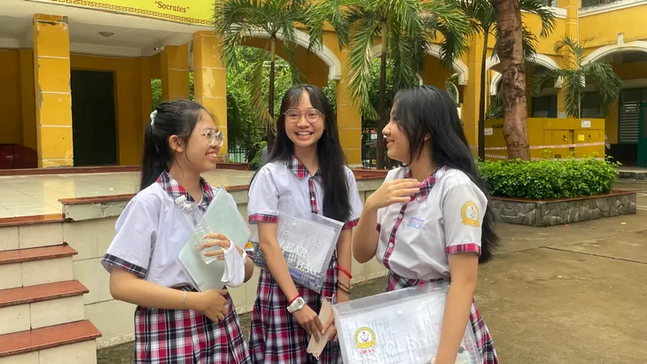 Thí sinh hoàn thành bài thi môn chuyên lớp 10 TP Hồ Chí Minh - Ảnh 6. Thí sinh hoàn thành bài thi môn chuyên lớp 10 TP Hồ Chí Minh - Ảnh 6.