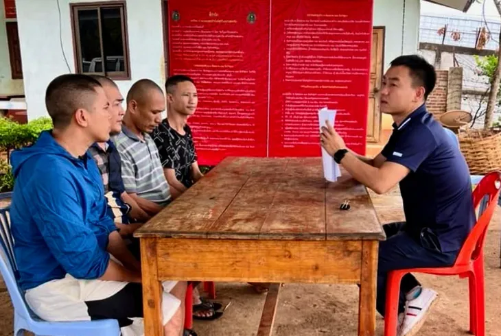 Phá đường dây lừa 36 người ra nước ngoài đào tạo “lừa đảo trên mạng” - Ảnh 1.