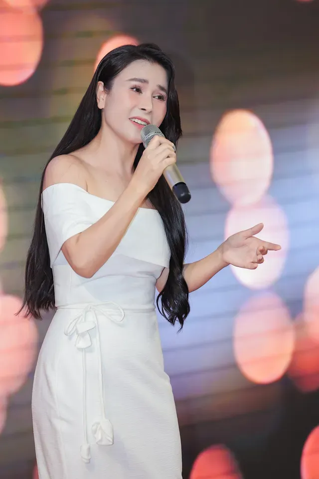 Ca sỹ Thu Hường kể Chuyện chúng mình - Ảnh 1. Ca sỹ Thu Hường kể Chuyện chúng mình - Ảnh 1.