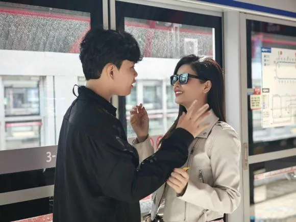 Huỳnh Anh tung ảnh cưới, Chi Bảo tặng vợ trẻ xế sang - Ảnh 8. Huỳnh Anh tung ảnh cưới, Chi Bảo tặng vợ trẻ xế sang - Ảnh 8.