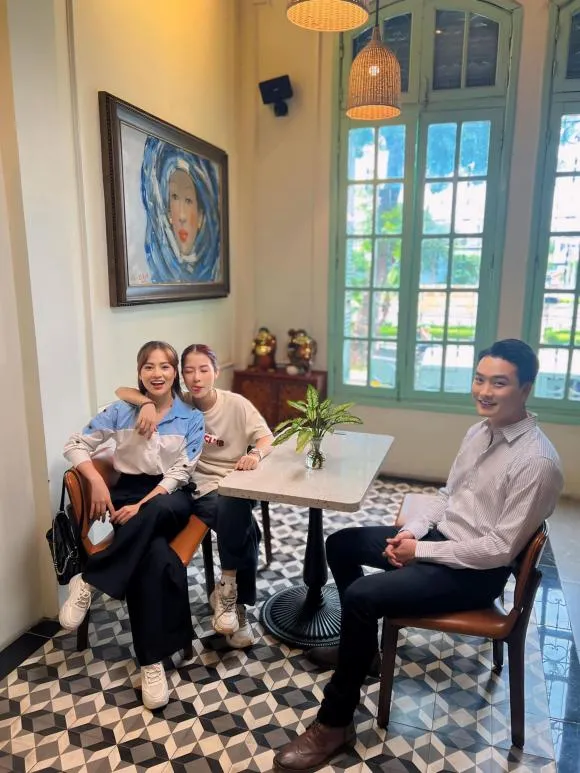 Huỳnh Anh tung ảnh cưới, Chi Bảo tặng vợ trẻ xế sang - Ảnh 9. Huỳnh Anh tung ảnh cưới, Chi Bảo tặng vợ trẻ xế sang - Ảnh 9.